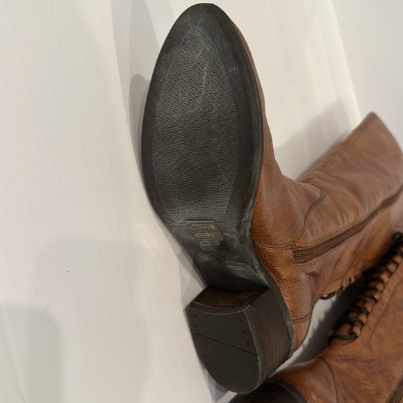 Steve Madden. Lace up women’s leather boots. Size 7.5. - Picture 7 of 9